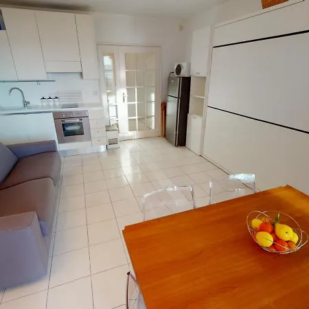 Studio Menton, 1 Piece, 4 Personnes - Fr-1-196-169 *